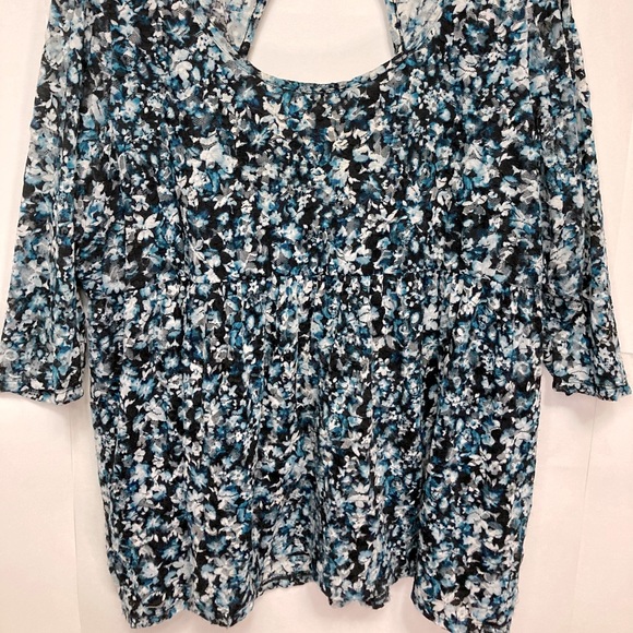 torrid Tops - Torrid Floral Cutout shirt size 2